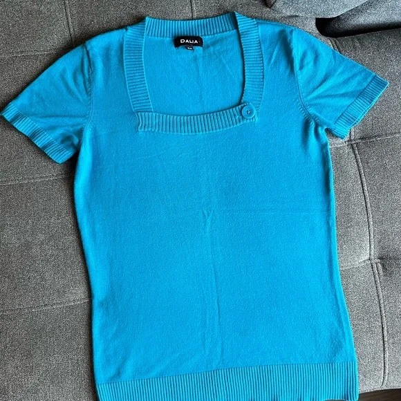 Top - Picture 2 of 3